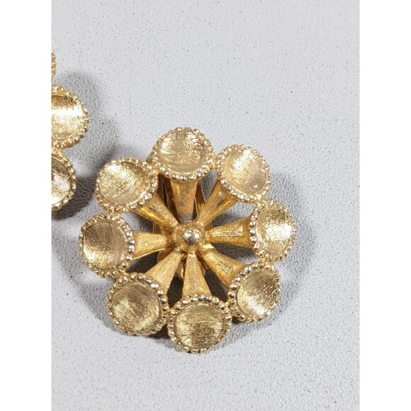 Vintage ART Arthur Pepper Gold Tone Textured Medallion Clip On Earrings - Picture 3 of 6